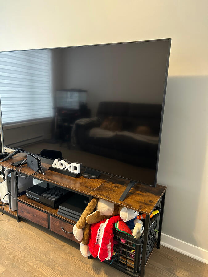 TV murale épurée avec câbles invisible